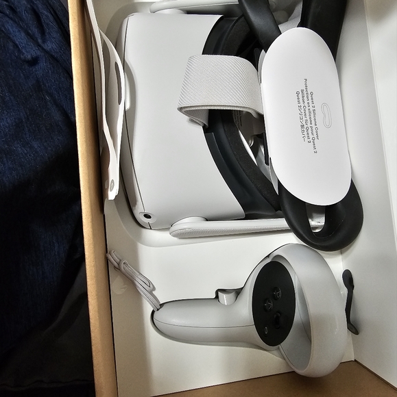 OCULUS QUEST 2  (128gb) - Picture 3 of 6